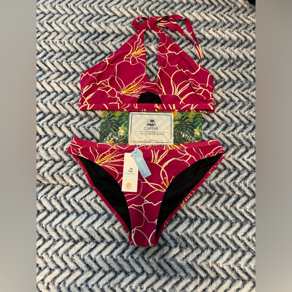 CUPSHE two piece suite size XXL. Never worn, with tags. Runs small